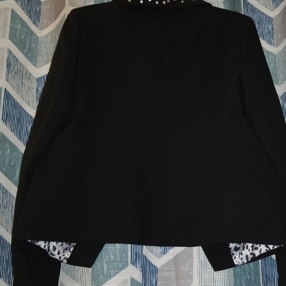 Blazer - Picture 4 of 4